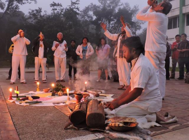 Ceremonia del Fuego Sagrado en el marco del Encuentro Internacional entre los herederos de la legendaria cultura maya